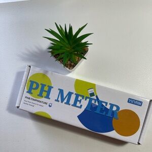 New in box digital pH Meter